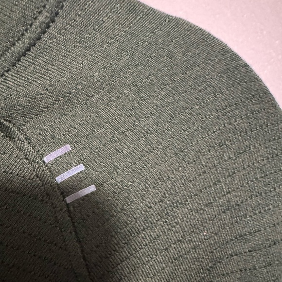 Lululemon Athletica Men’s License to Train shirt. Size XL - Picture 7 of 10